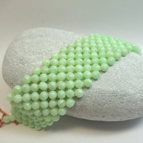 Woven Uranium glass bead bracelet - Picture 3 of 11